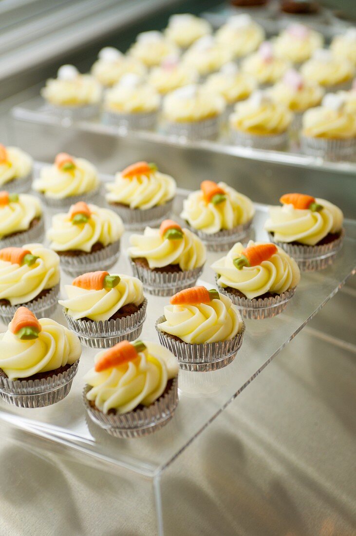 Mini carrot cakes topped butter cream