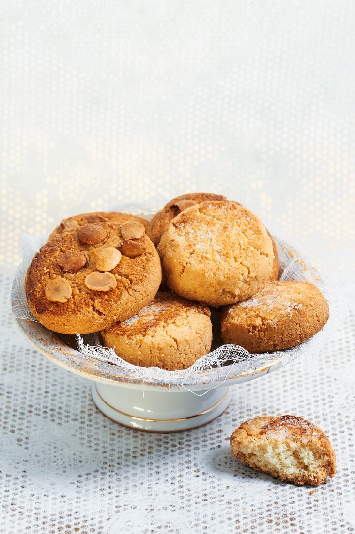 A bowl of almond biscuits