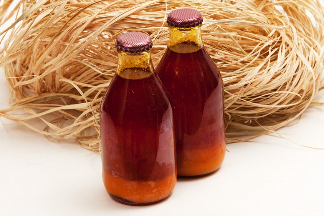 Rotes Palmöl in Flaschen
