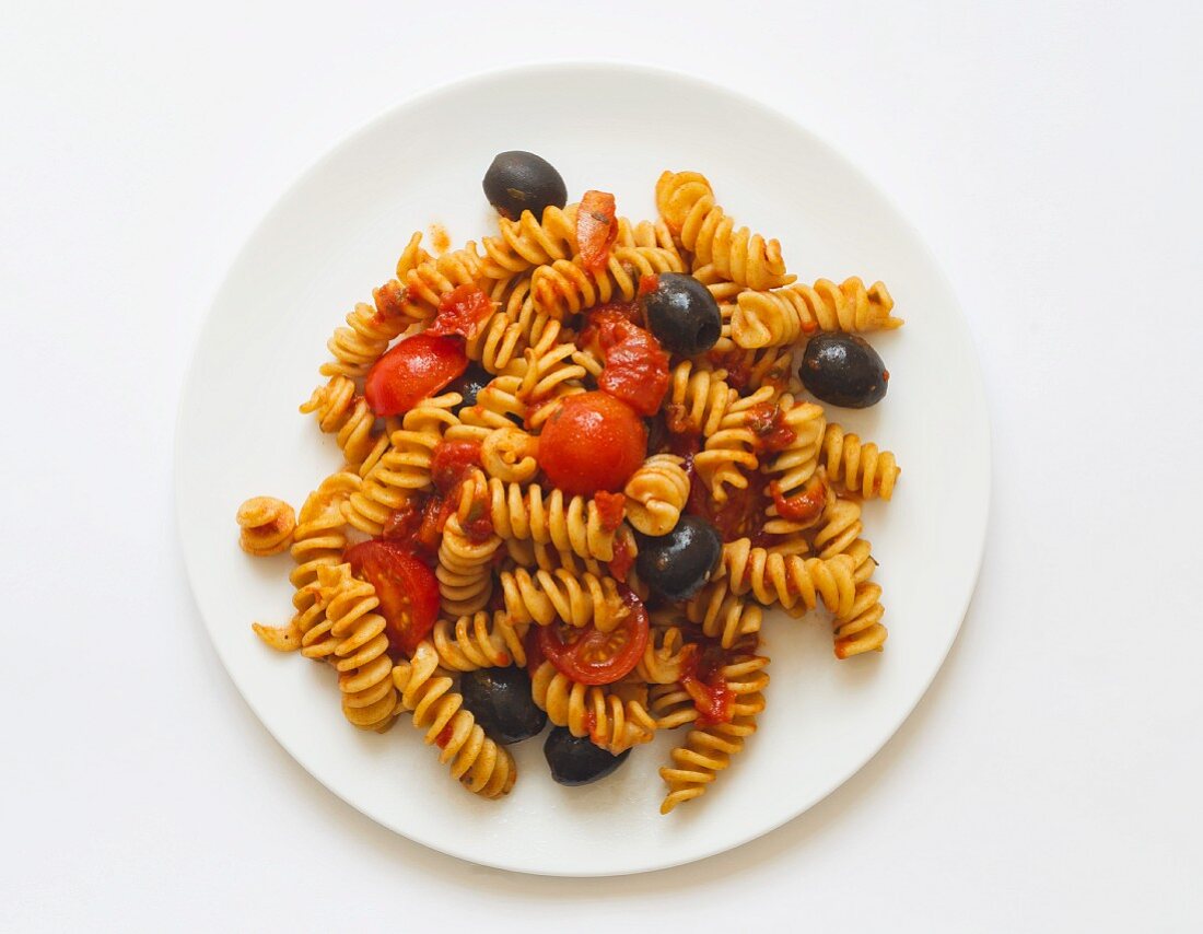Fusilli with cherry tomatoes and olives