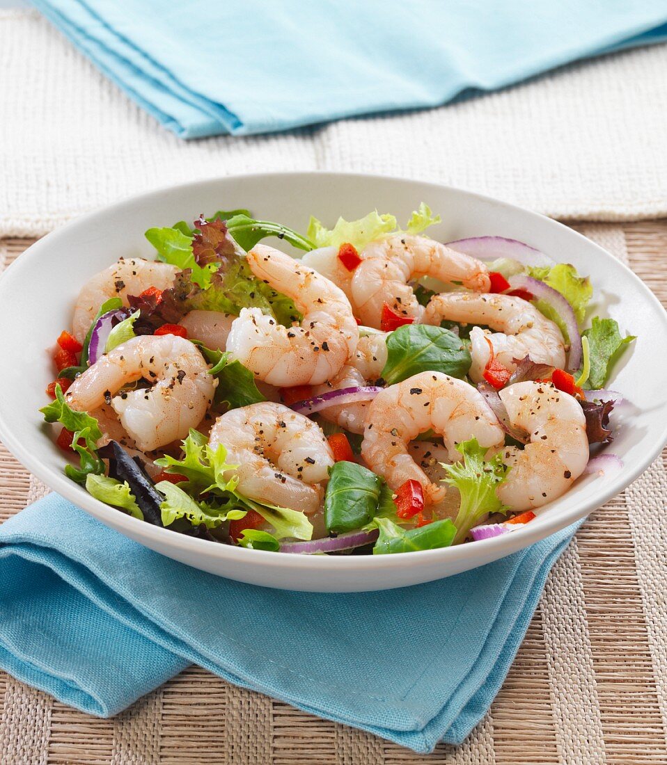 A mixed leaf salad with prawns