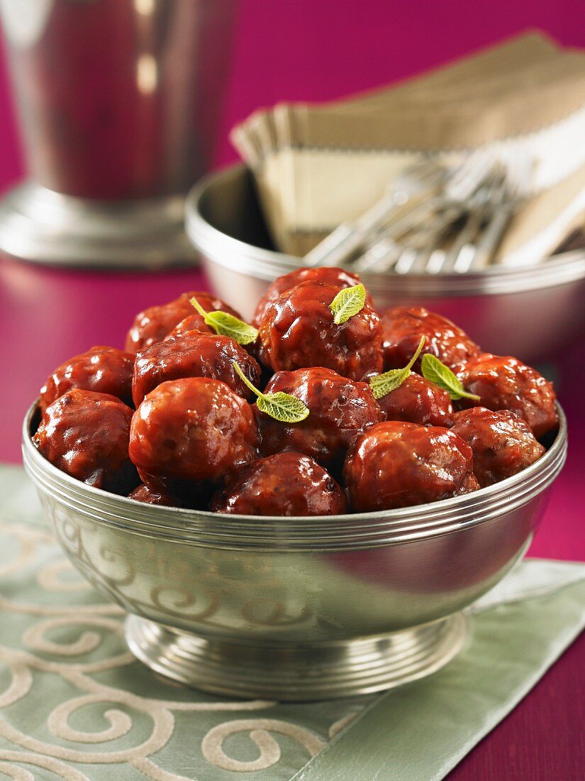 Party meatballs with cranberry sauce