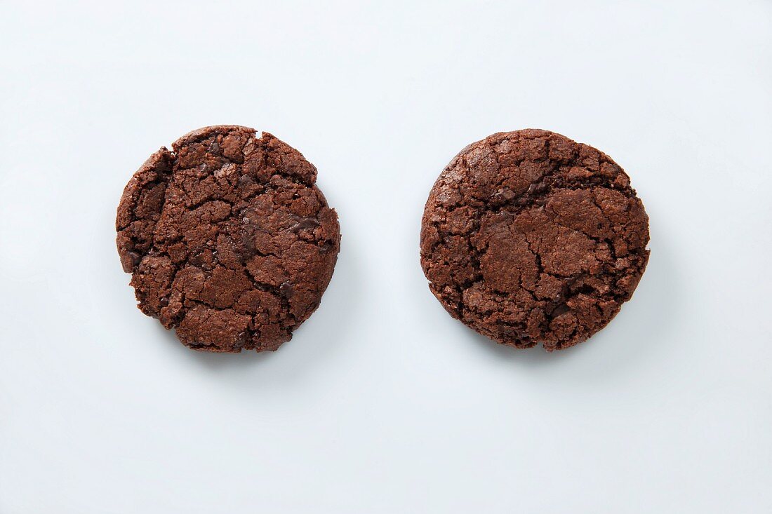 Zwei Schokoladencookies