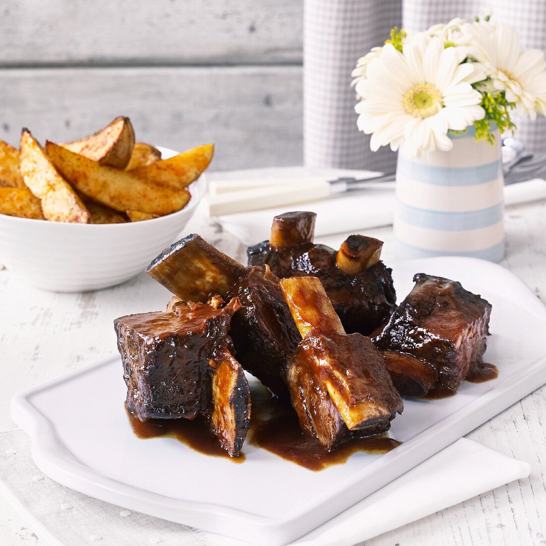 Short ribs with potato wedges