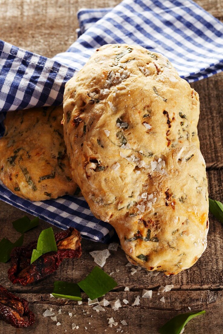 Wild garlic bread with dried tomatoes
