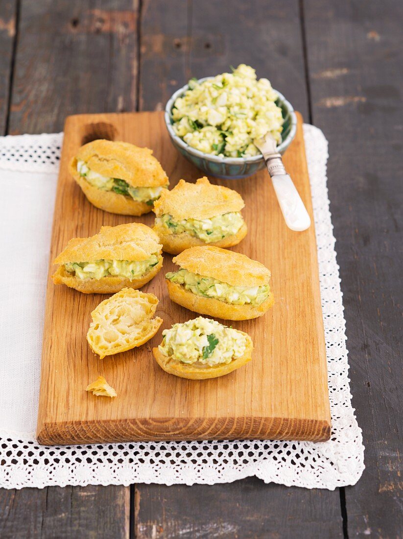 Eclairs mit Avocadopaste