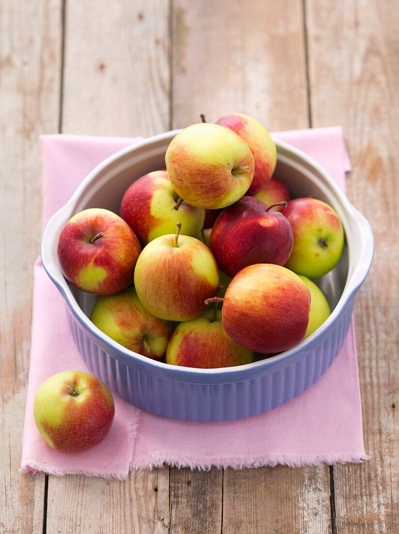 Fresh apples in a baking dish