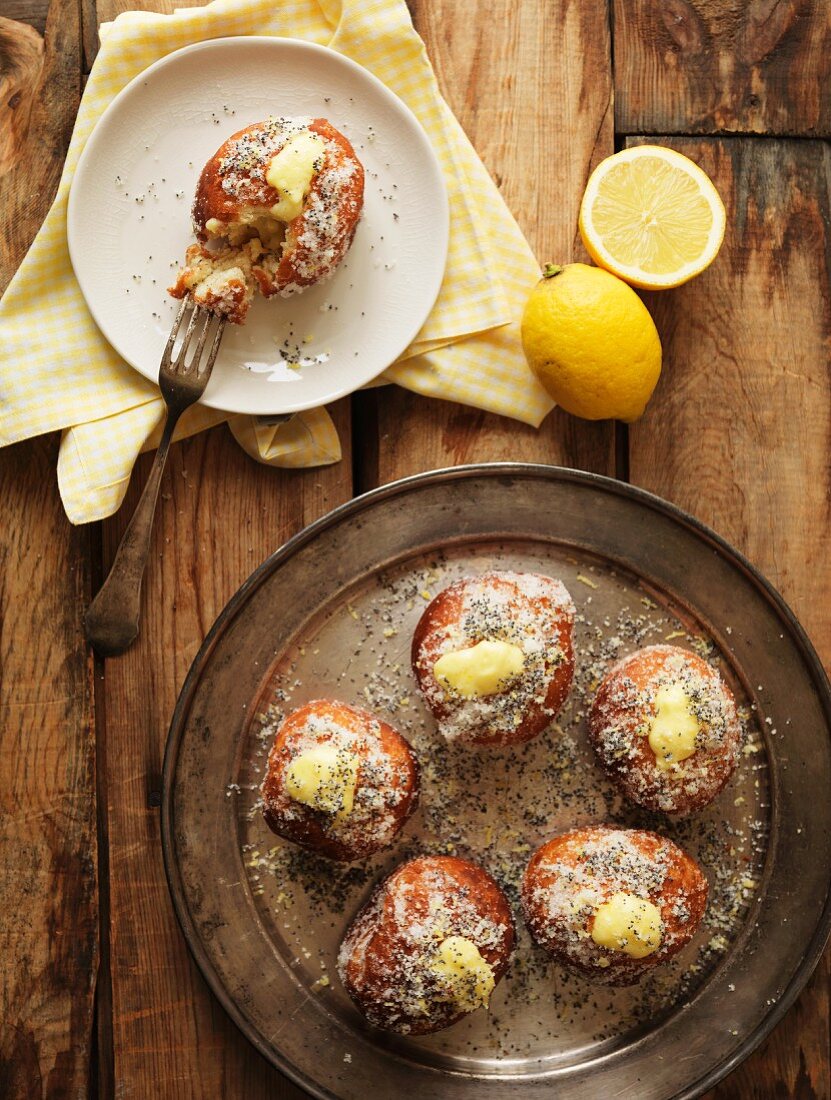 Krapfen mit Zitronenfüllung