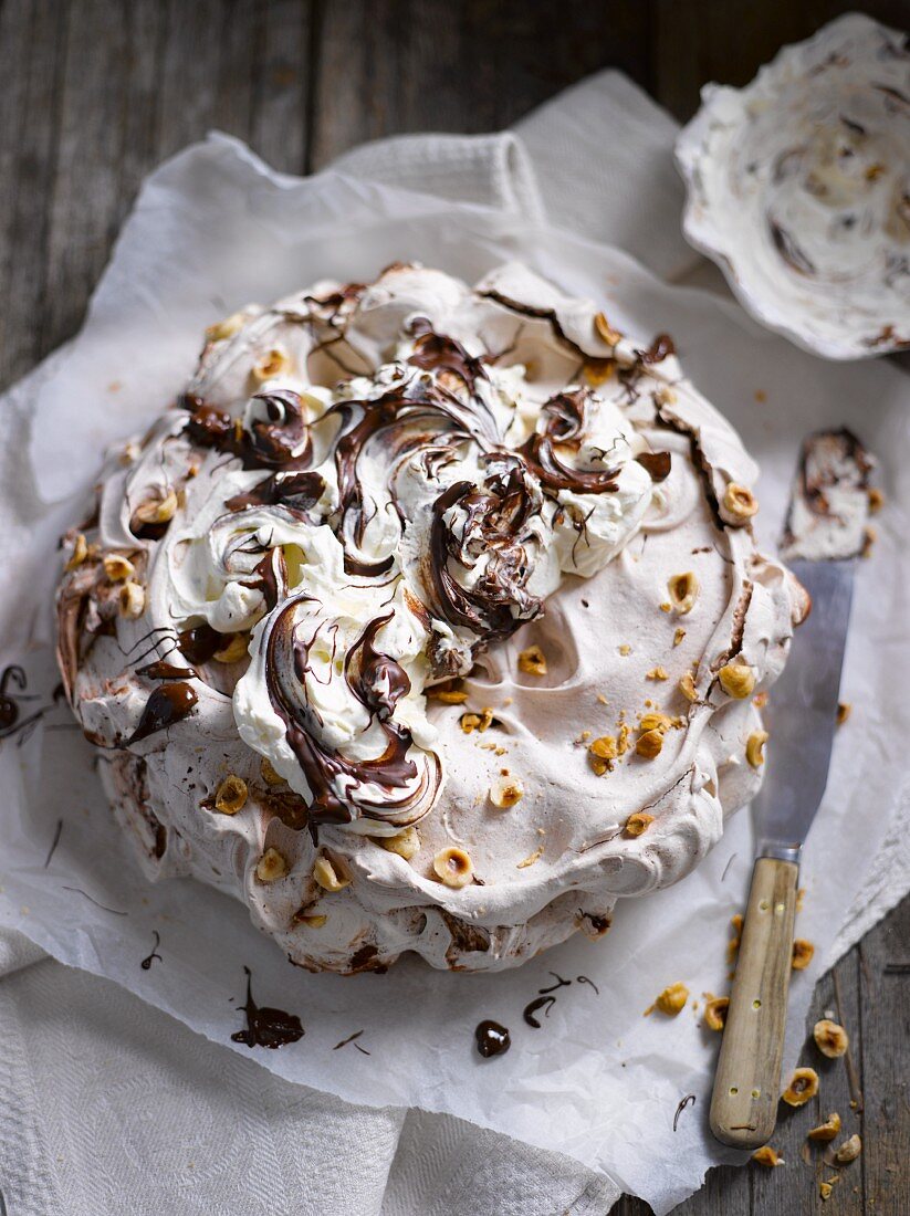 Pavlova with nuts and chocolate