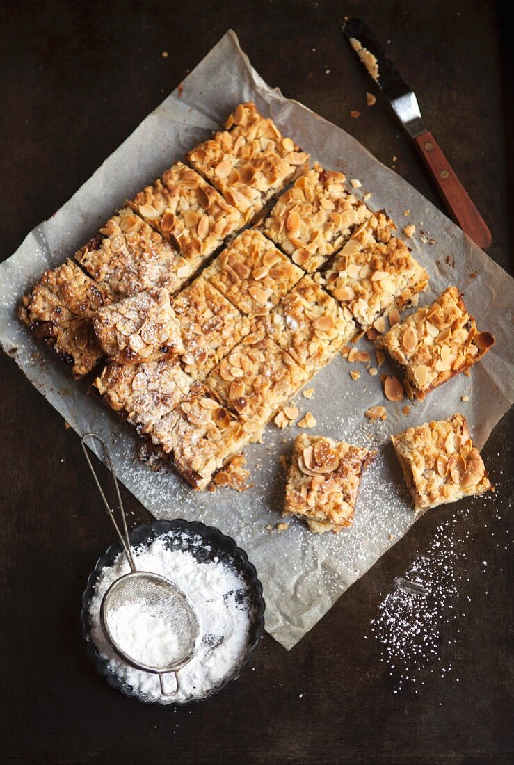 Muesli bars made with almonds, berries and icing sugar