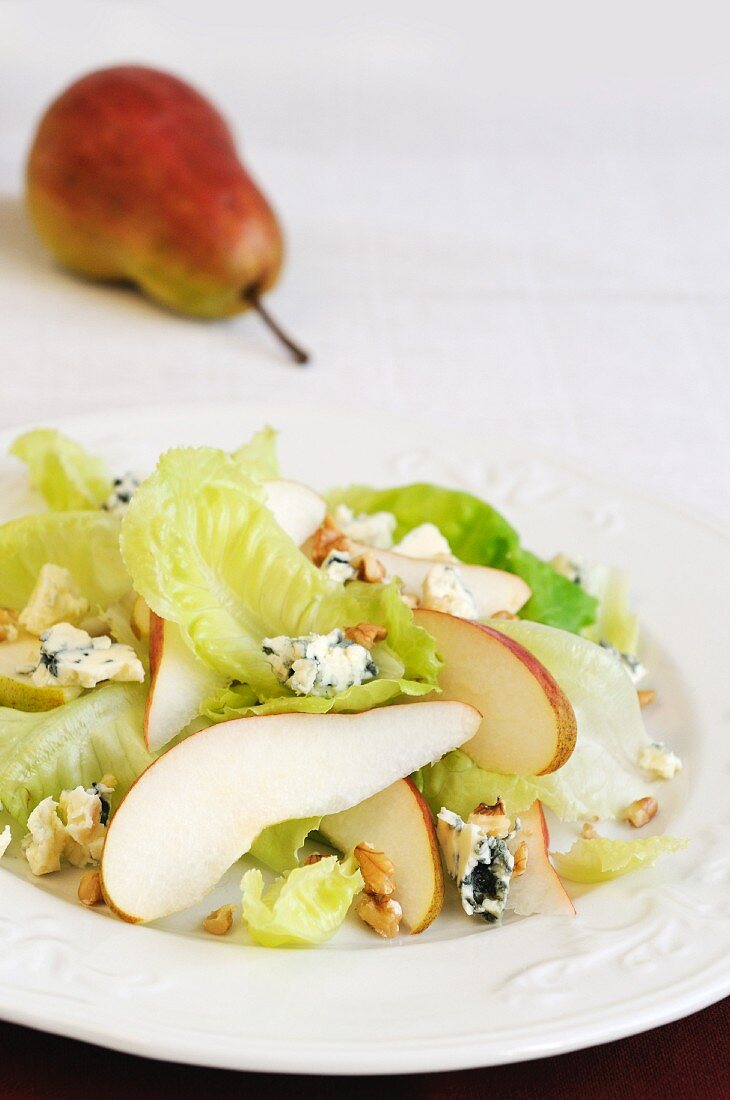 Pear salad with blue cheese and walnuts