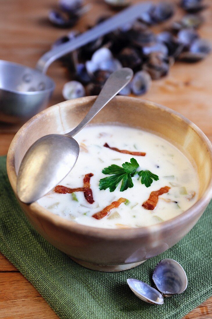 Clam chowder with bacon (USA)