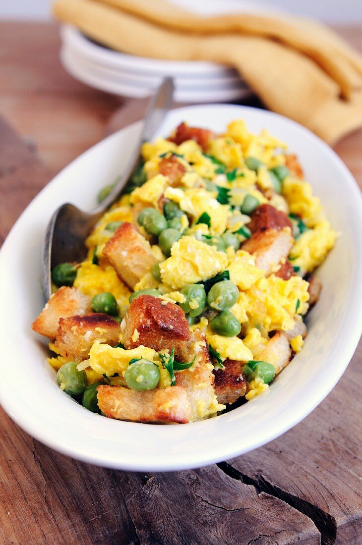 Scrambled egg with fresh peas, Pancetta and croutons