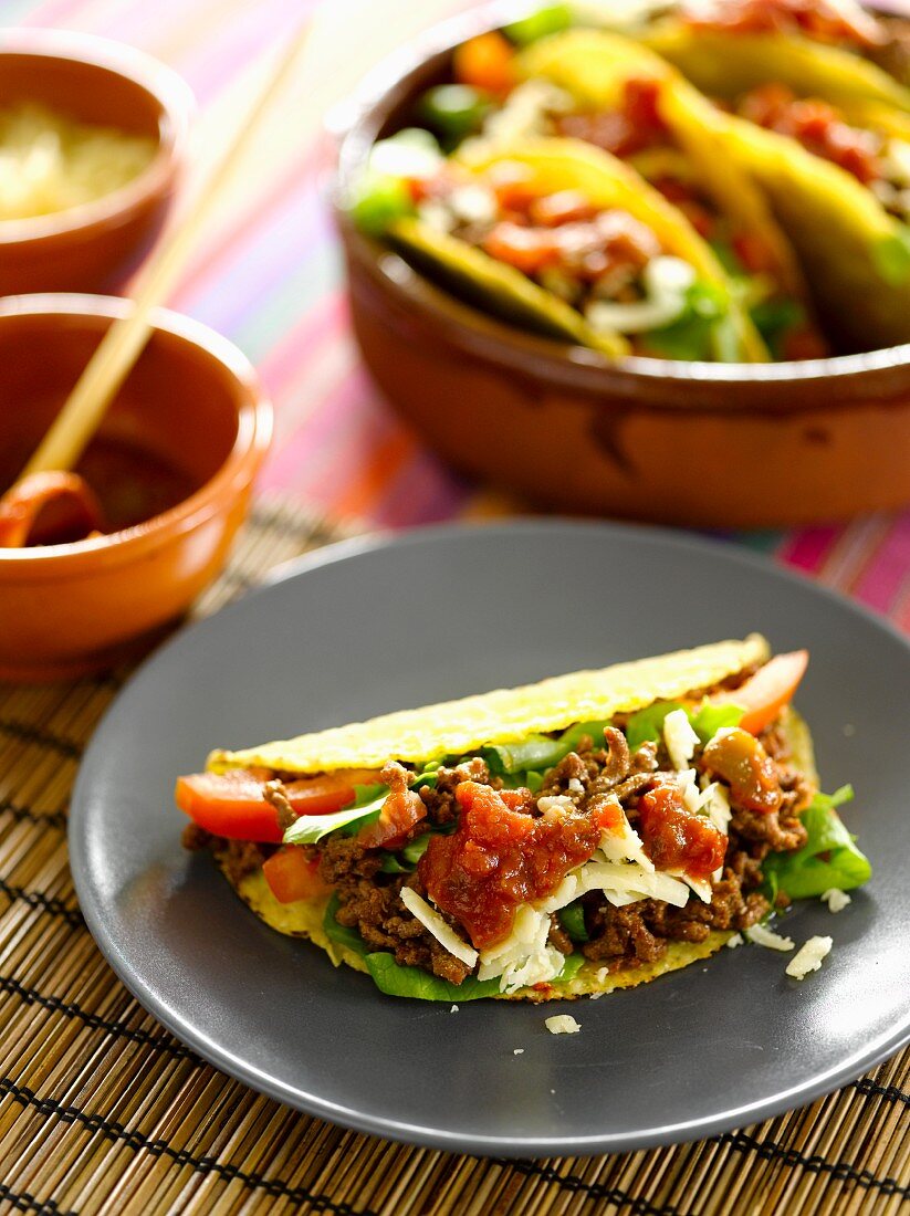 Tacos mit Hackfleisch und Tomaten