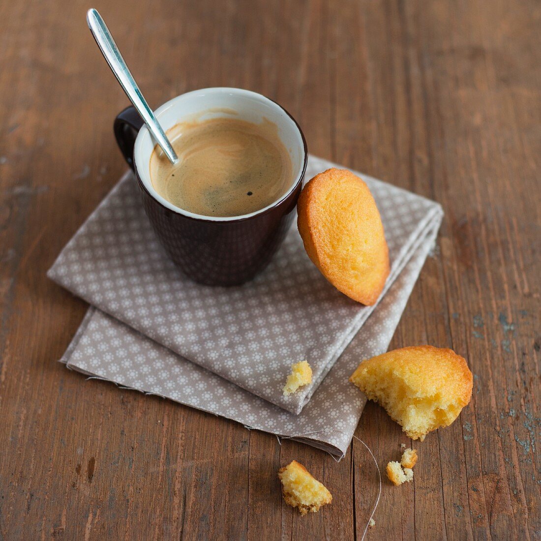 Kaffee und Madeleines