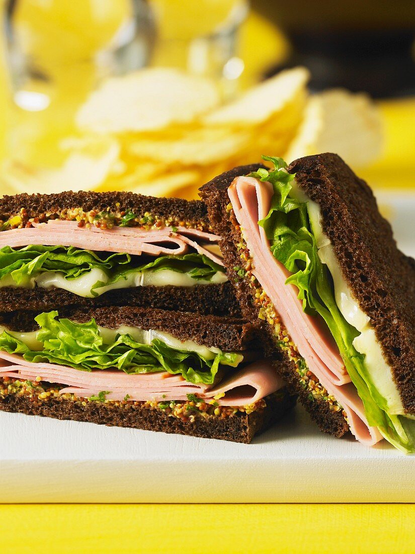 Pumpernickel sandwiches with ham and lettuce