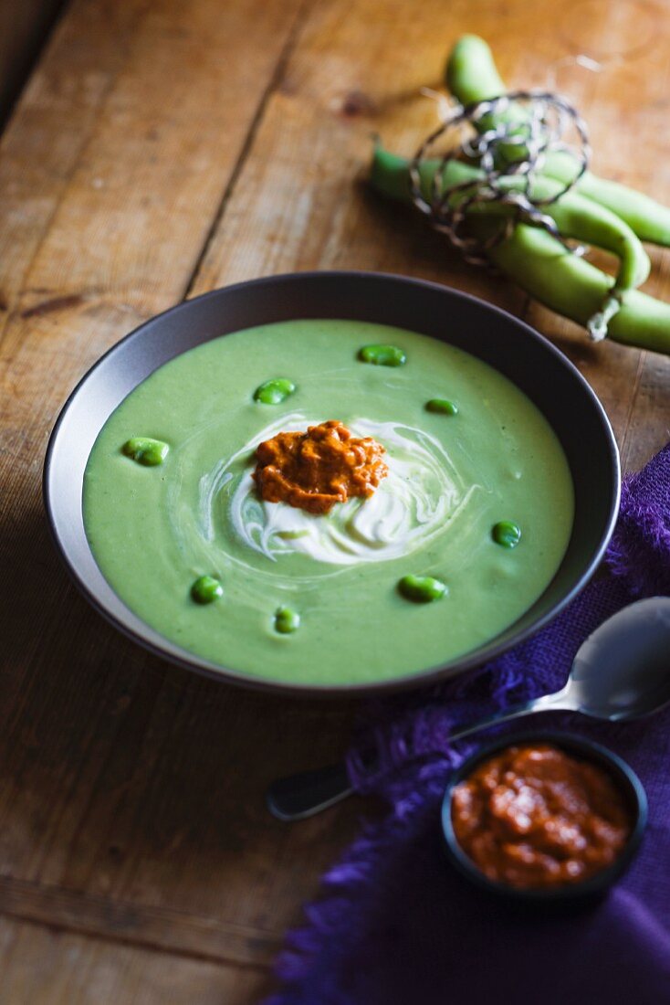 Broad bean soup with sour cream