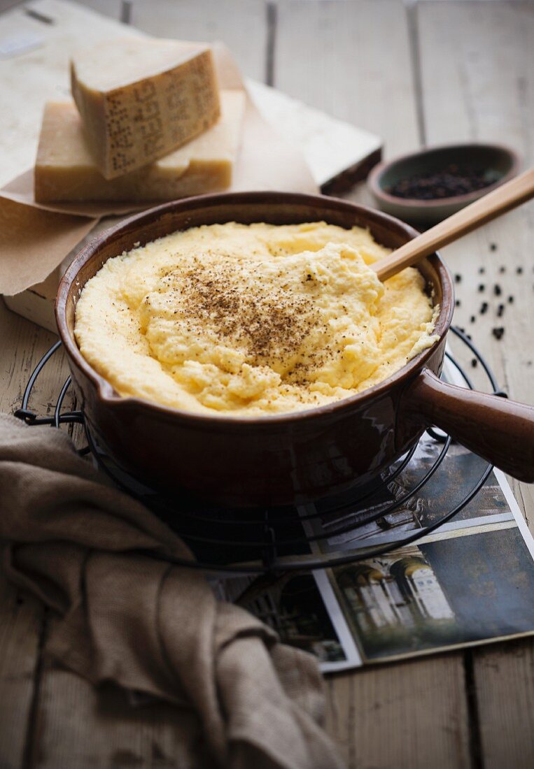 Creamy polenta with cheese and pepper