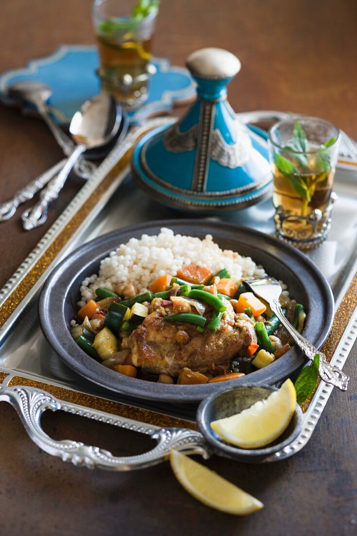 Hähnchen-Tajine mit Couscous (Nordafrika)