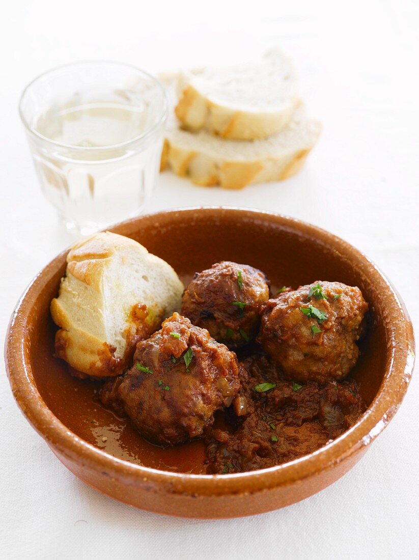 Meatballs with white bread