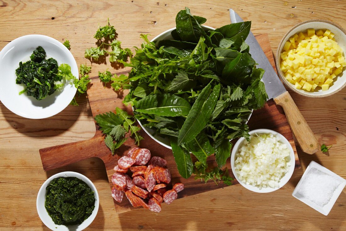 Ingredients for Heggenmös (stew made with wild herbs, green kale and sausages)