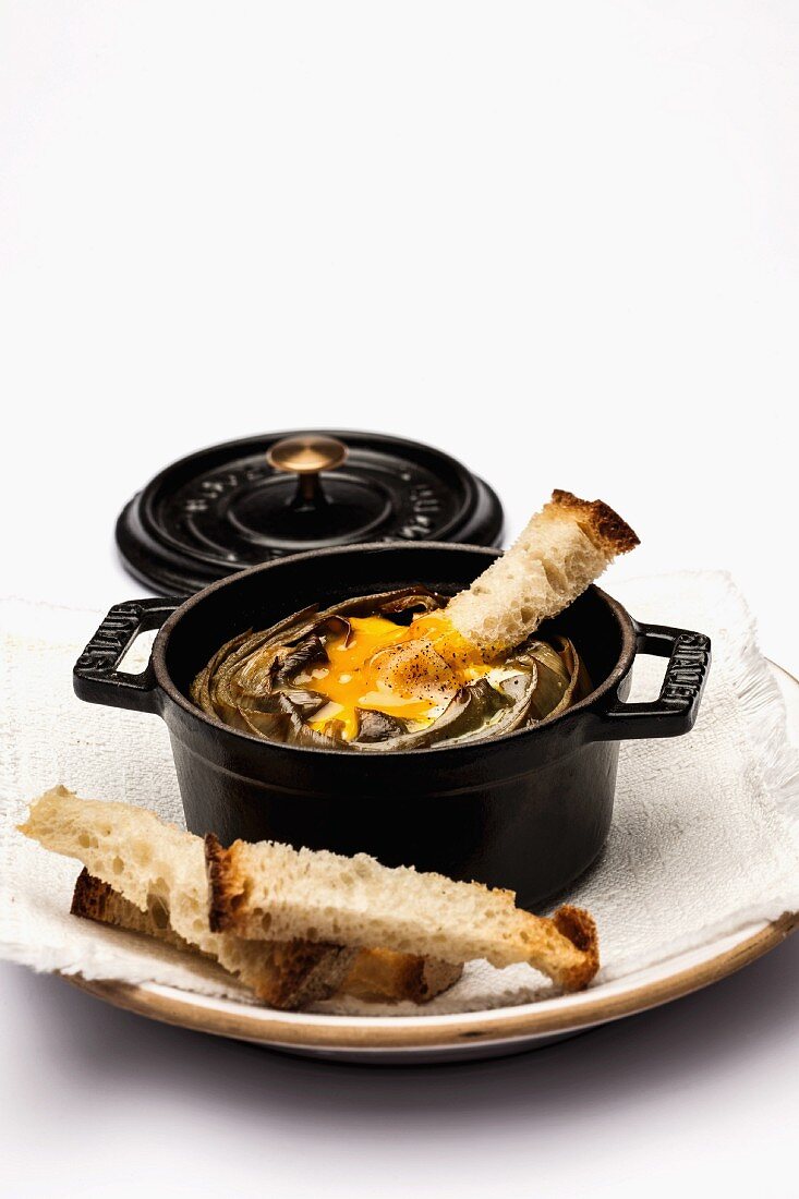 Artichokes with egg and bread