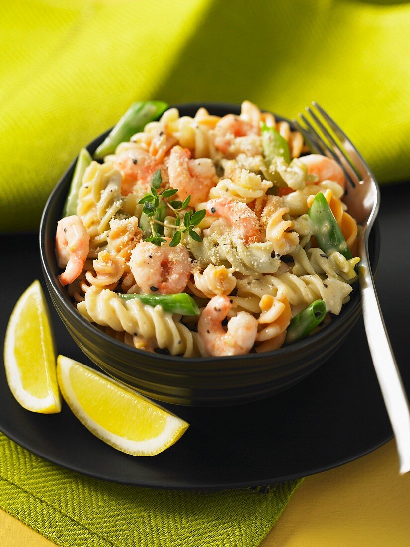 Fusilli with prawns, peppers and lemon