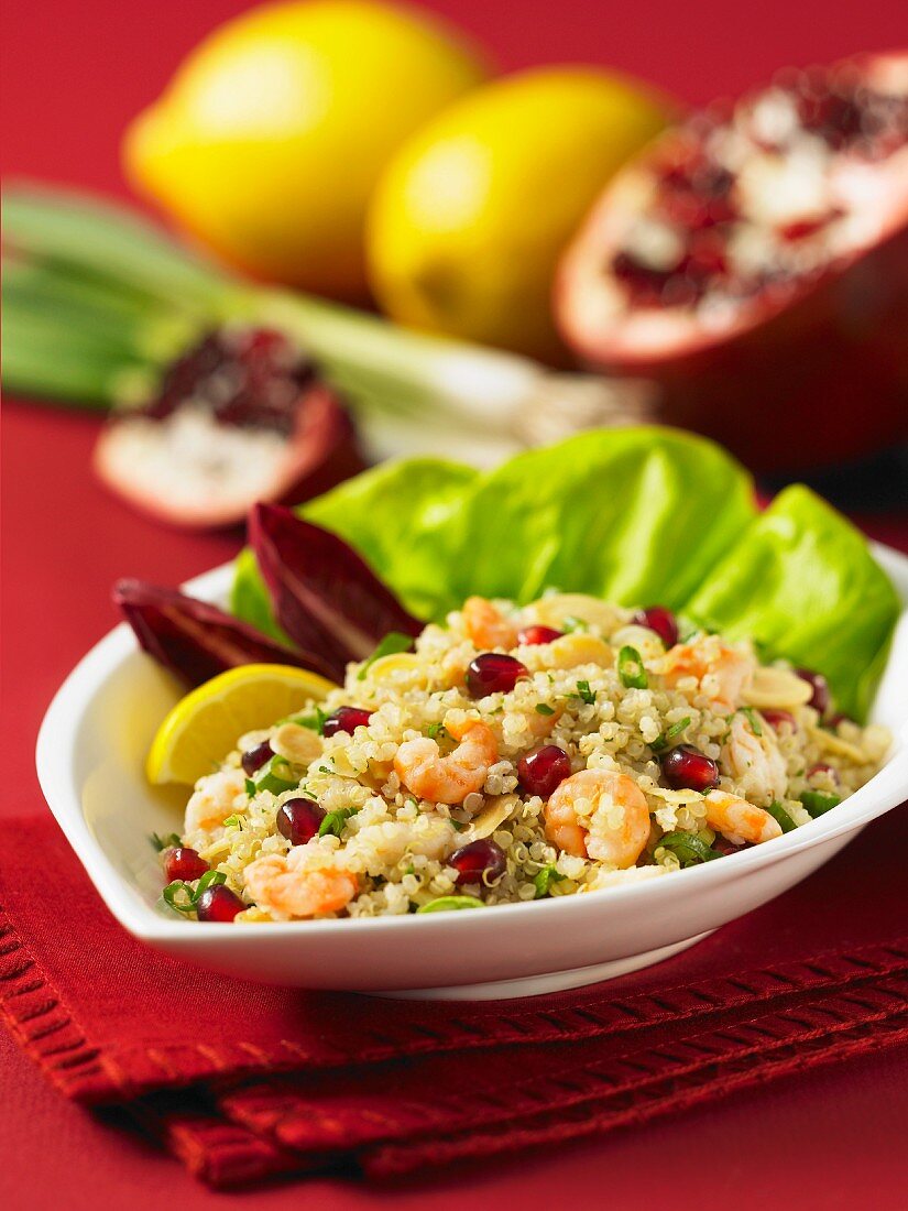 Quinoa mit Garnelen, Granatapfelkernen und Mandeln