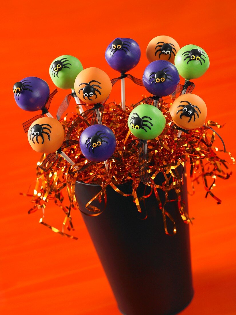 Cake pops decorated with spiders for Halloween