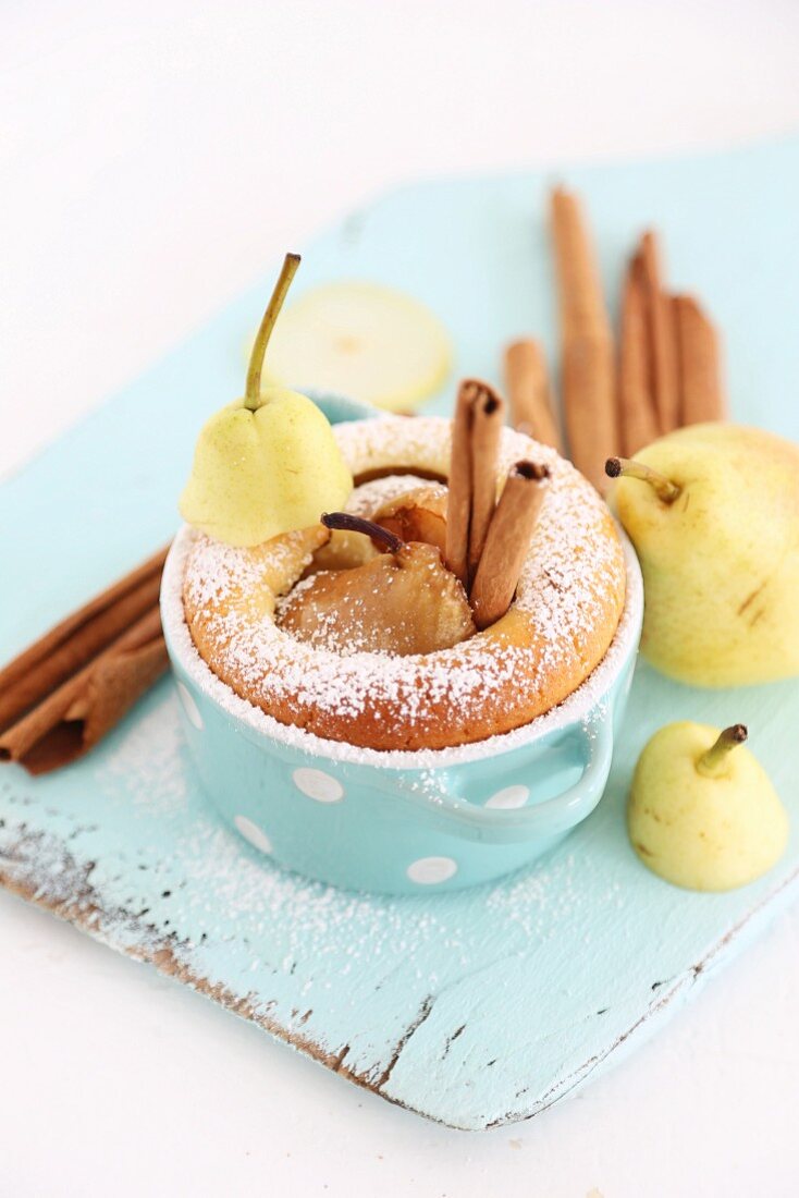 Pear cakes with cinnamon
