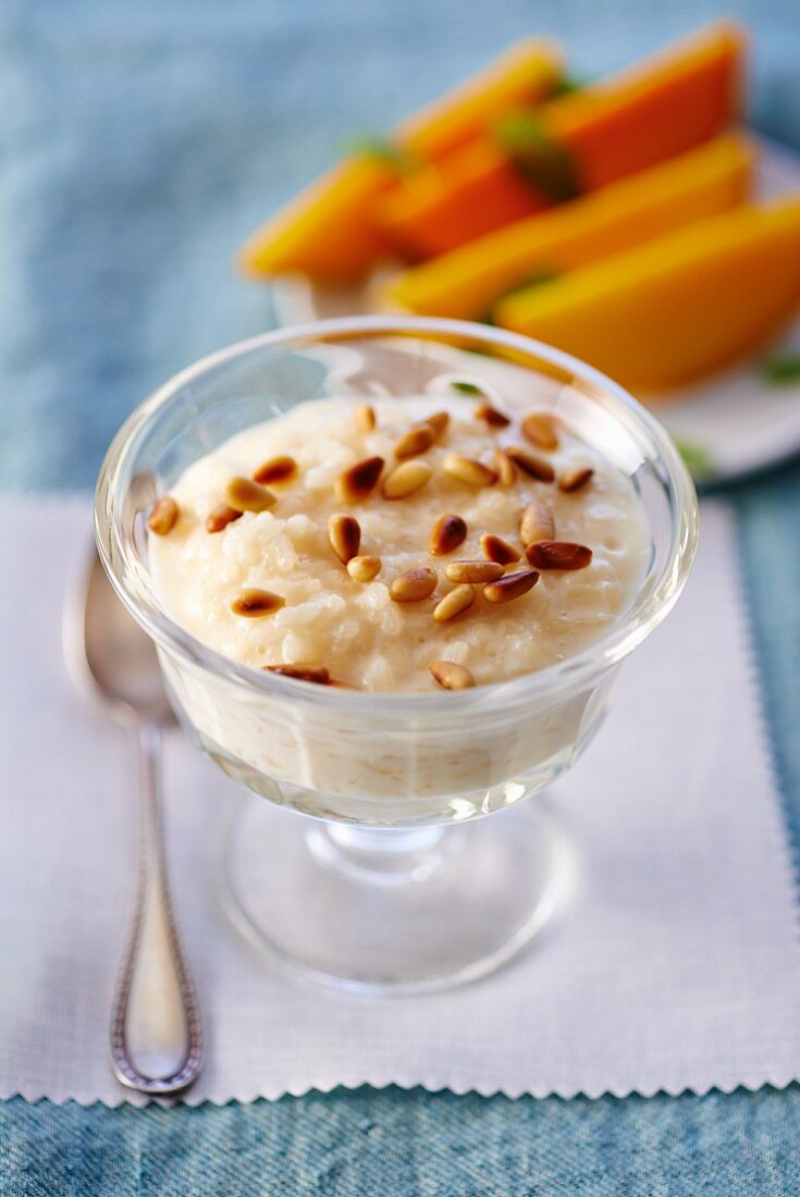 Rice pudding with pine nuts and mango