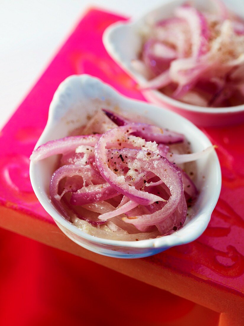 Red onions with Parmesan