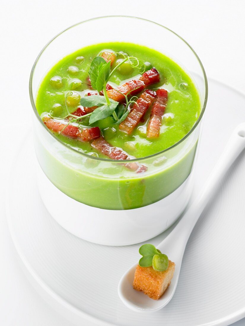 Pea soup with bacon