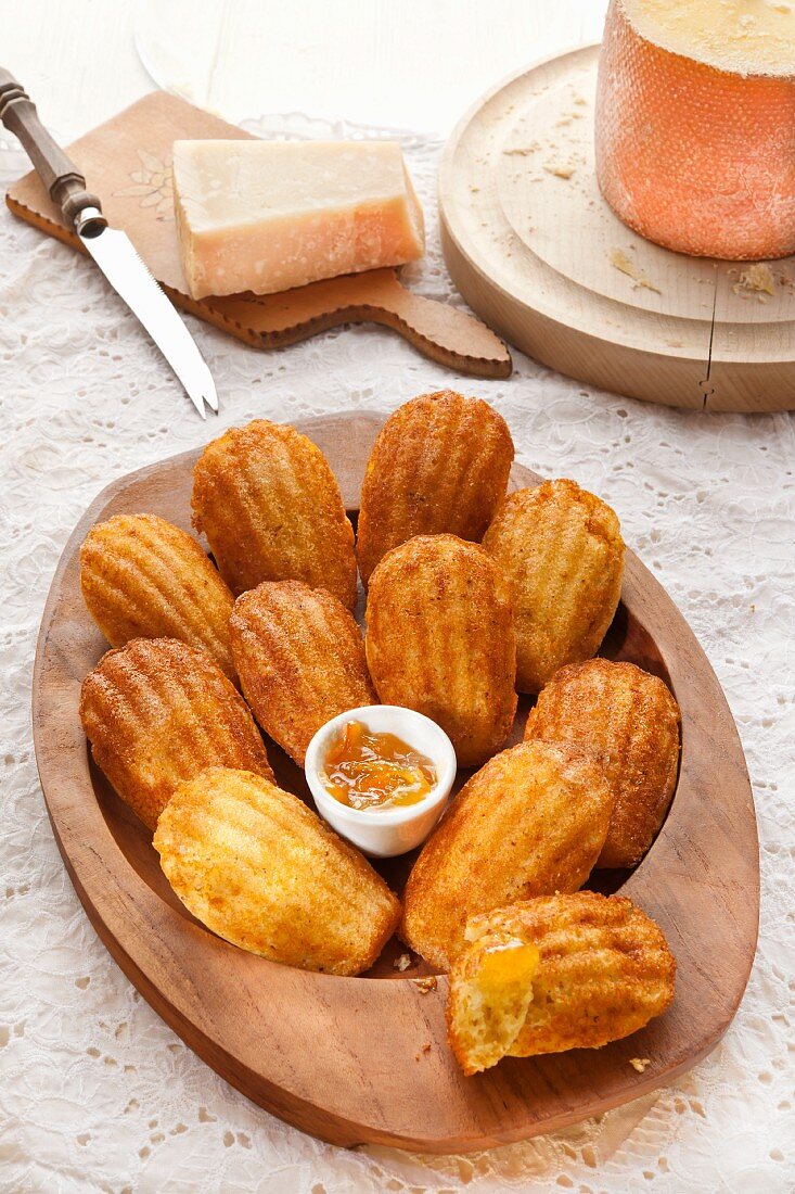 Cheese madeleines with marmalade