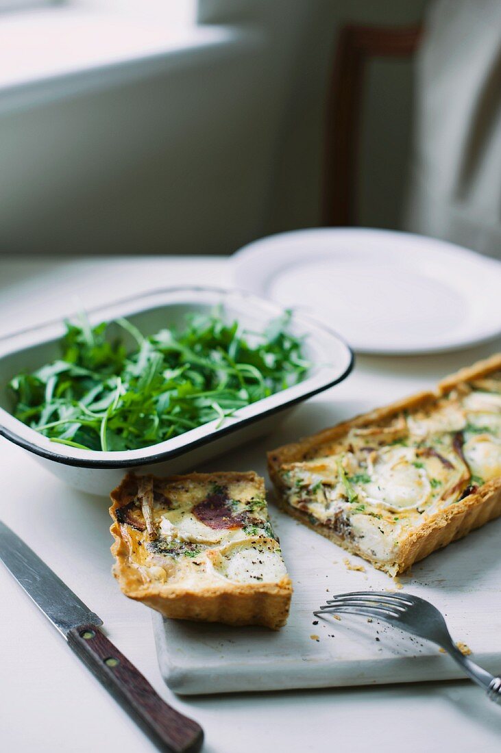 Ziegenkäsetarte mit frischem Rucola