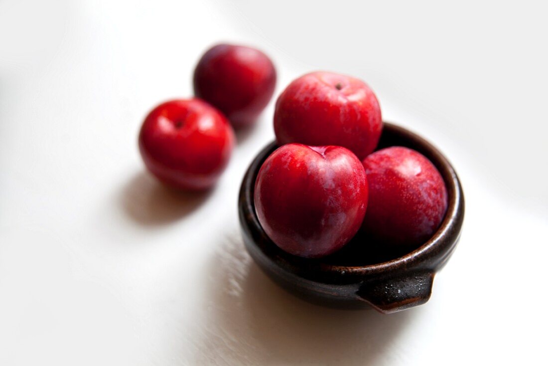 A bowl of organic plums