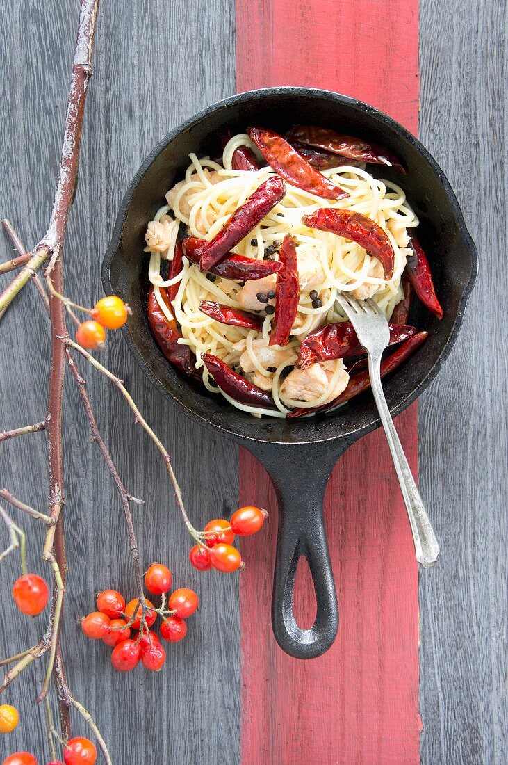 Spaghetti mit Lachs und Chilischoten