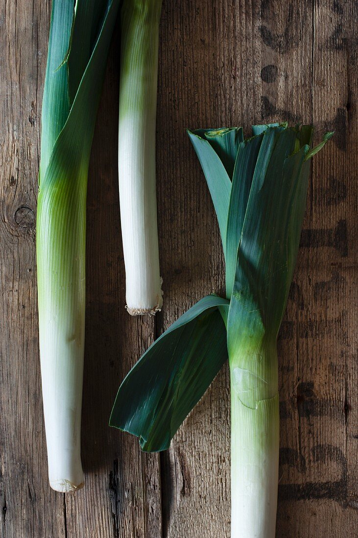 Leeks on a wooden surface