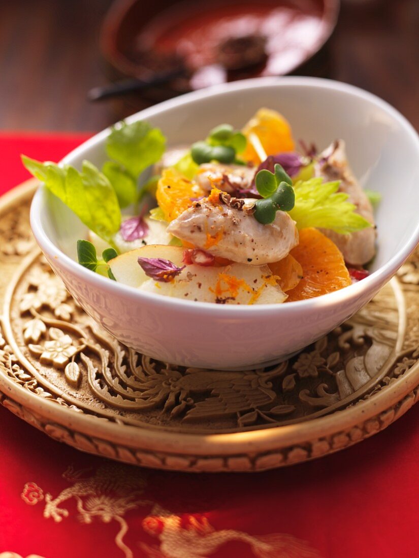 Perlhuhnbrust mit Sellerie-Mandarinen-Salat und Grantapfelkernen (Asien)