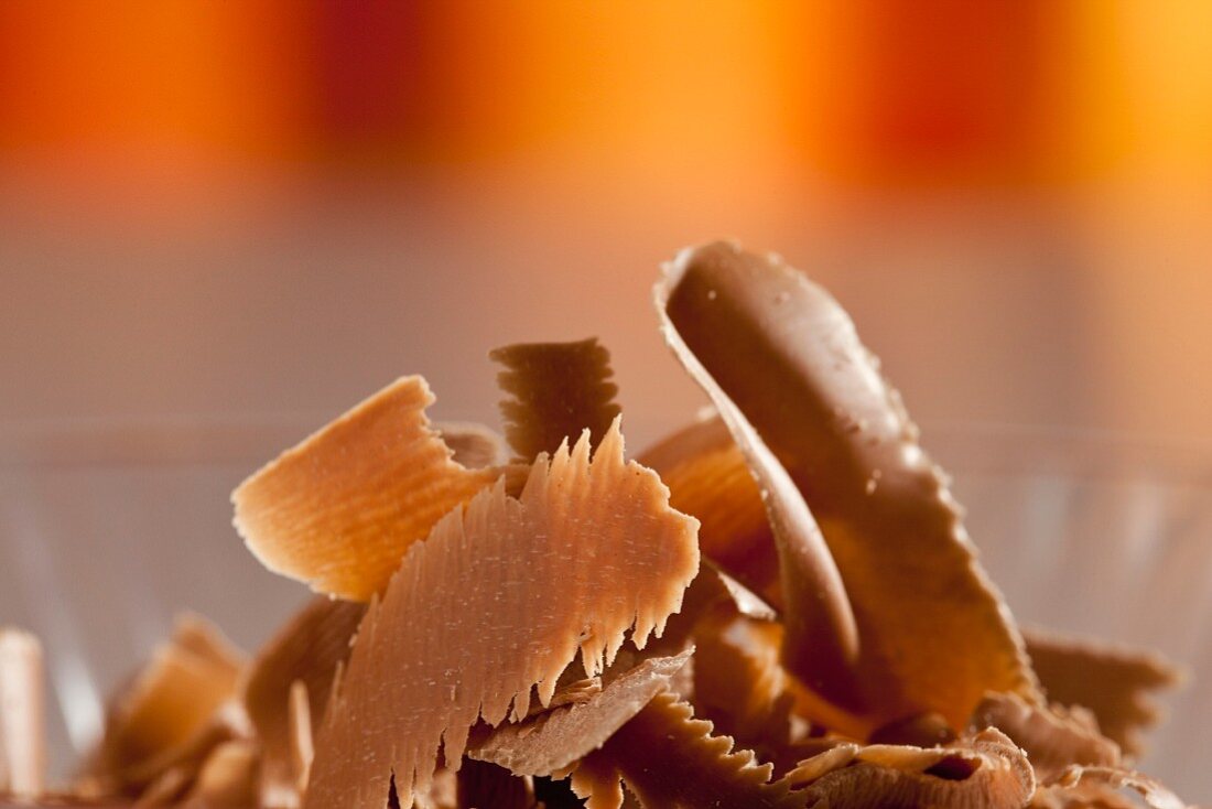 Brown chocolate flakes (close up)