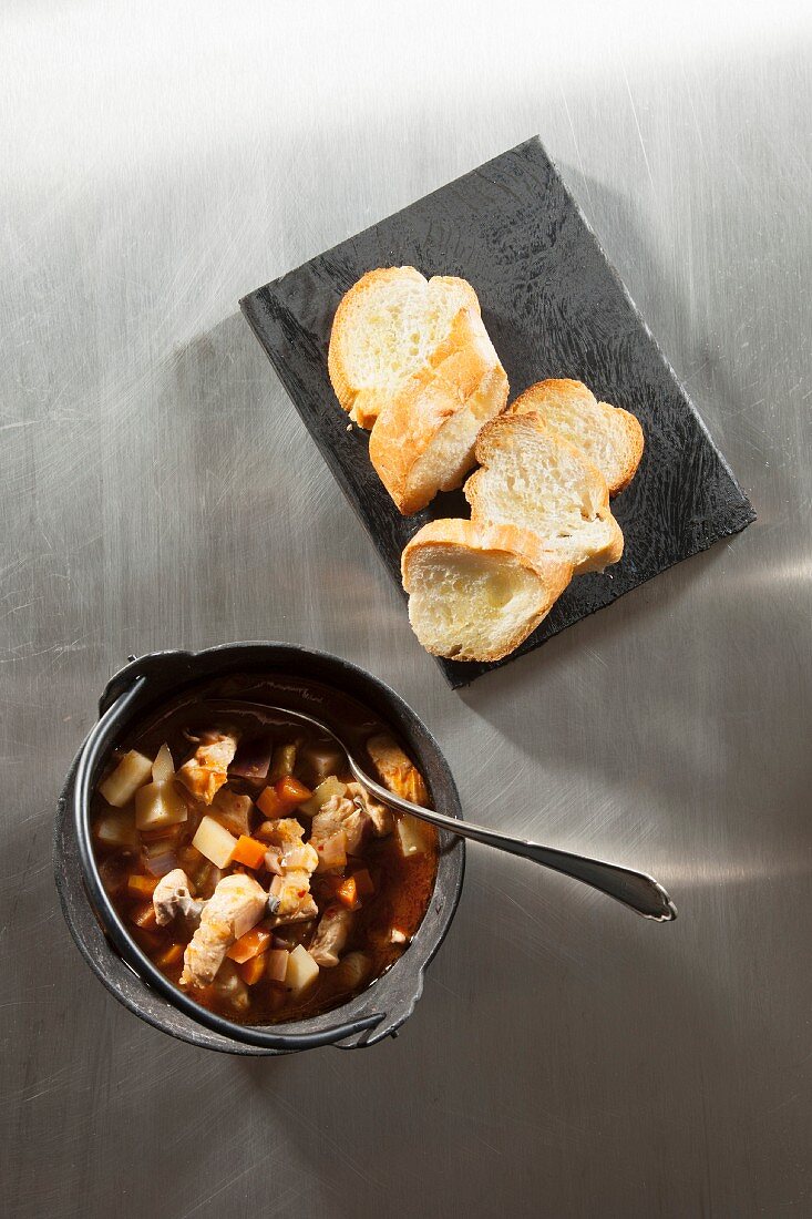 Fish goulash with white bread