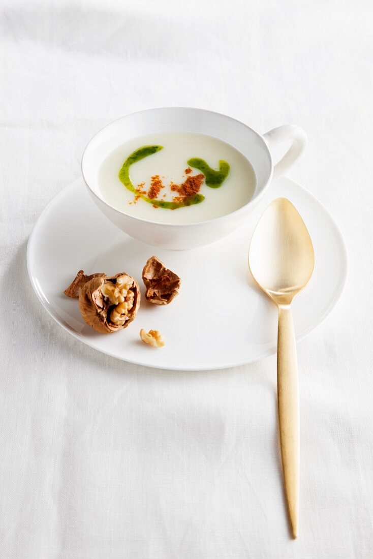 Vichyssoise soup with walnuts