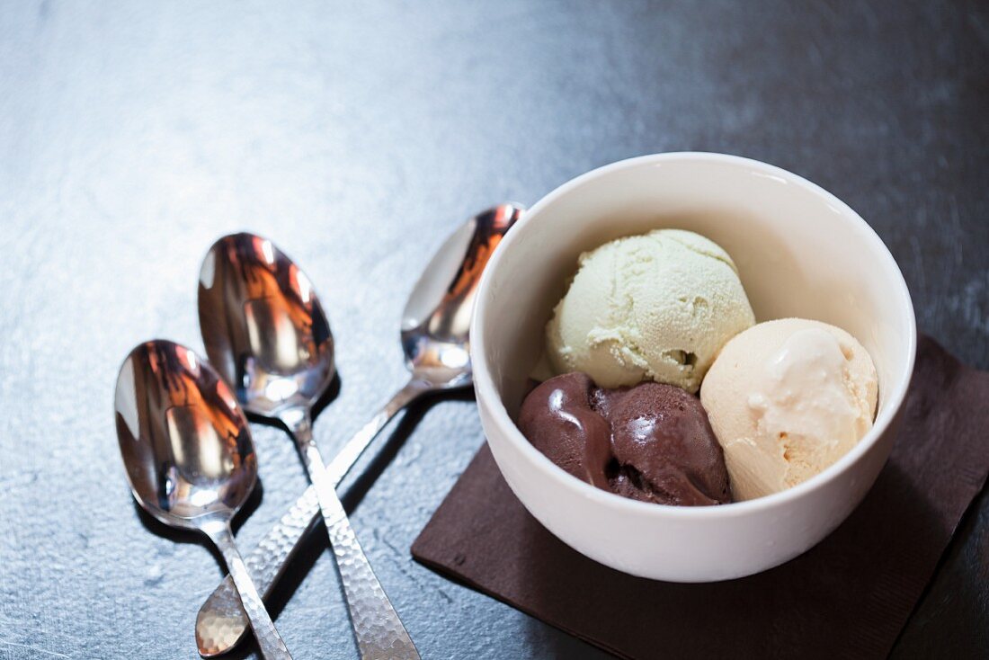 A bowl of vanilla, chocolate and pistachio ice cream