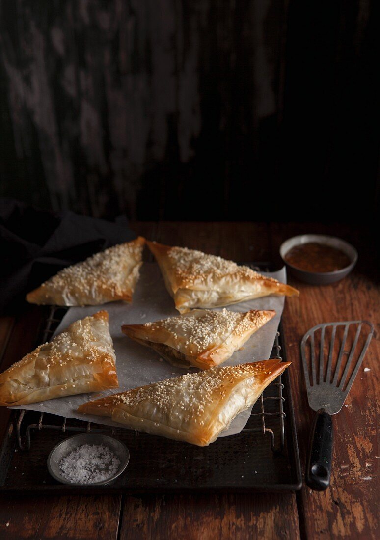 Stuffed pasties with sesame seeds