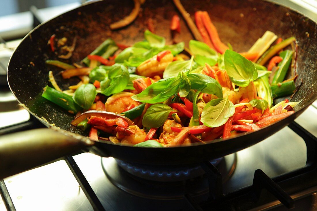 Stir-fried prawns with vegetables and basil