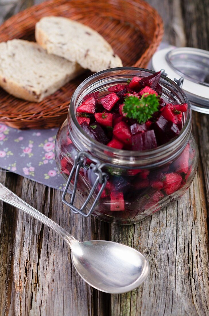 Beetroot salad in a preserving jar with olive bread
