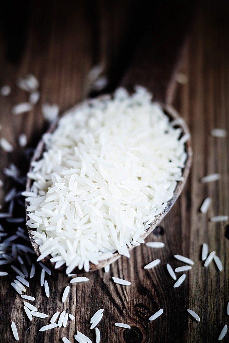 Basmati rice on a wooden spoon (close-up)