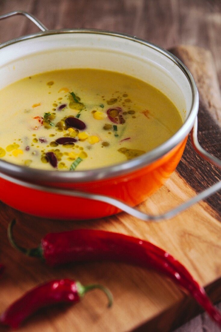 Cream of sweetcorn soup with kidney beans and chilli peppers