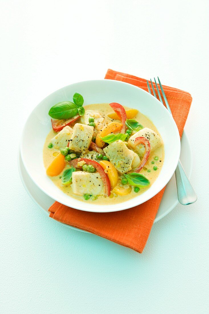 Fish curry with apricots, peppers and peas