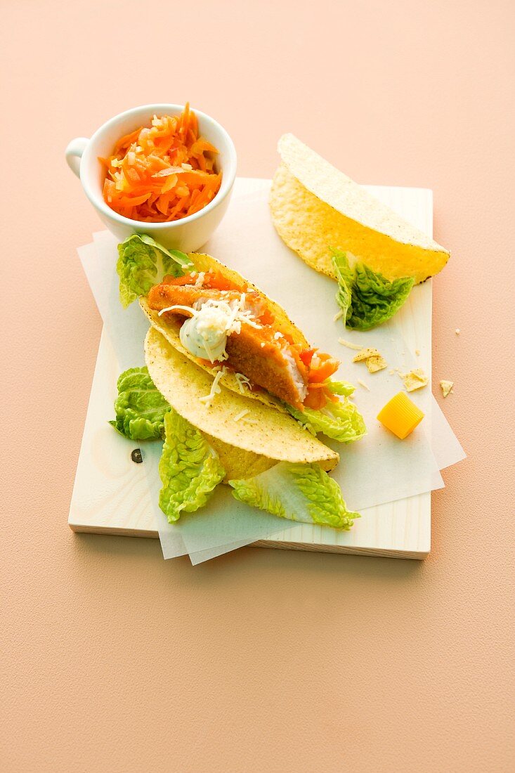 Taco-Shells mit Fischstäbchen